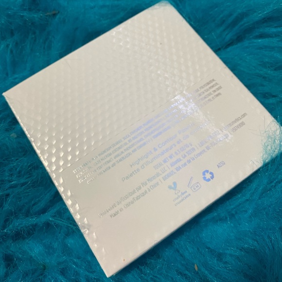 PUR Cosmetics Highlight & Contour Palette - Picture 2 of 4